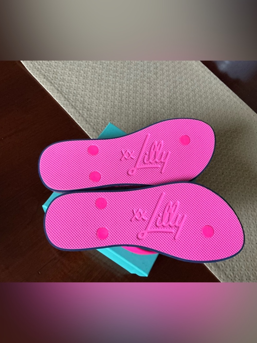 Lilly Pulitzer Pool Flip Flops Sz 7/8 NWOT - Picture 2 of 7
